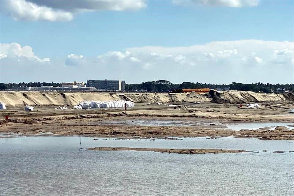 Aspectos del terreno donde se construye la nueva refinería en el Estado de Tabasco.