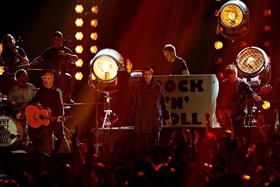 Liam Gallagher saludó a los asistentes al Centro de Conferencias y Exposiciones FIBES en Sevilla.