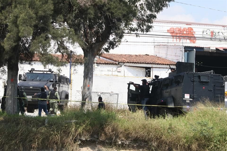 6 DE NOVIEMBRE 2019. Dos cuerpos y 15 bolsas con restos fueron encontradas en una bodega en Periférico Sur, en Toluquilla. Se detuvo a 15 personas y se liberó a 8.