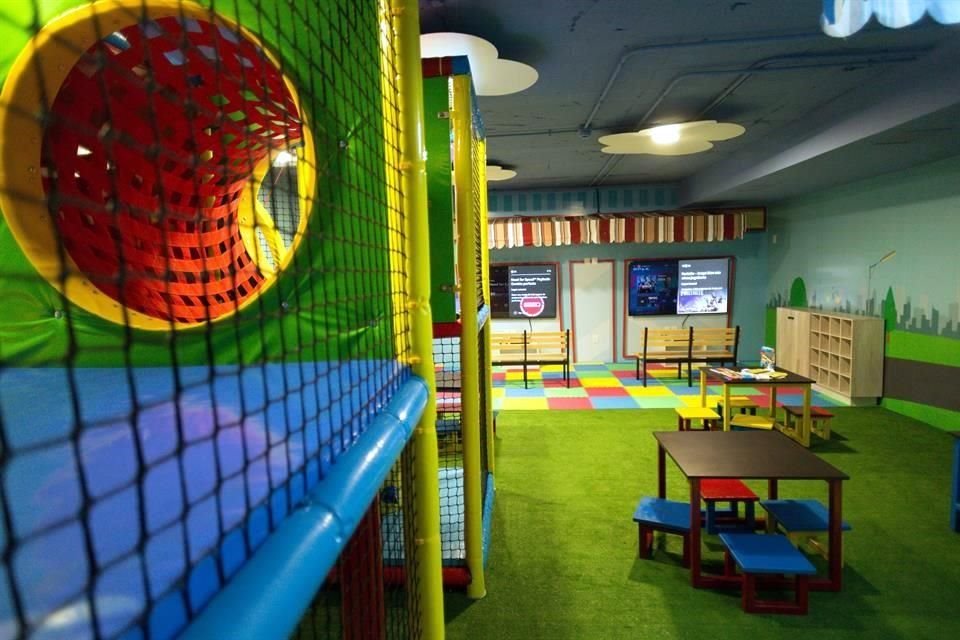 El restaurante cuenta con ludoteca en el segundo piso.