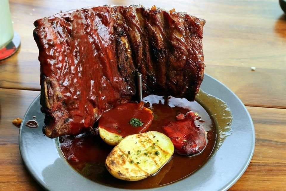 Las costillas de cerdo purden ir bañadas en chabacano, mostaza, chipotle, BBQ y otras seis combinaciones.