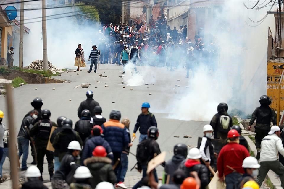 Simpatizantes y opositores de Morales se enfrentaron en La Paz.