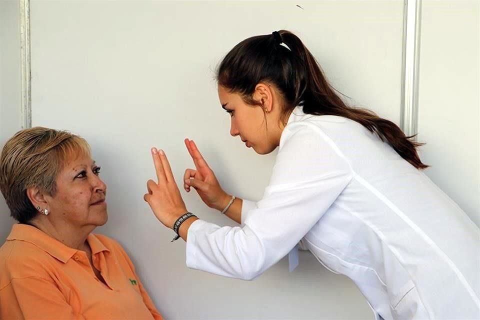 Alumnos de la Escuela de Medicina y Ciencias de la Salud del Tec dieron atención médica a más de 3 mil personas de escasos recursos.
