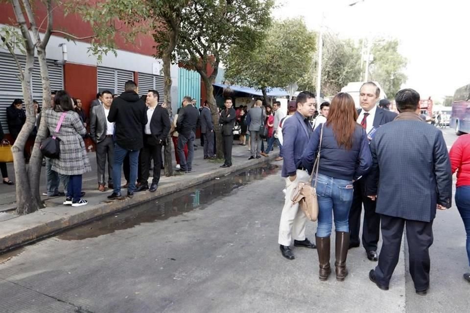 Diputados y personal no pueden ingresar al recinto.