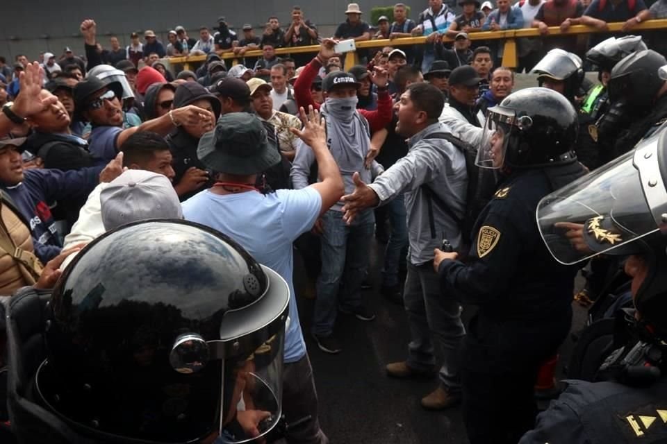 Bloquean PFs acceso a T1 de AICM