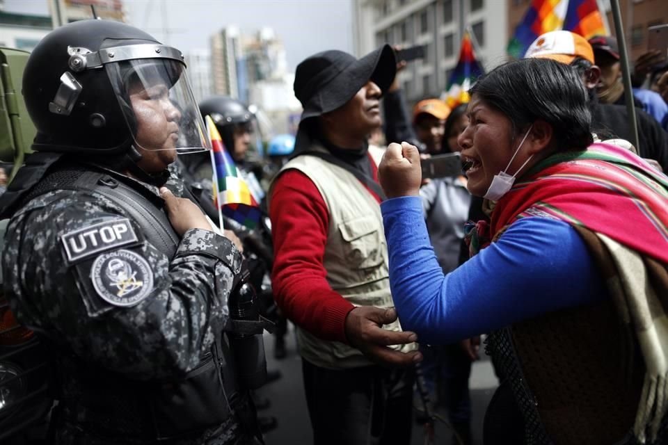 Cinco mil personas simpatizantes de Evo Morales marcharon a La Paz, Bolivia, hacia Asamblea Legislativa, donde  hay cita para elegir a sucesor.