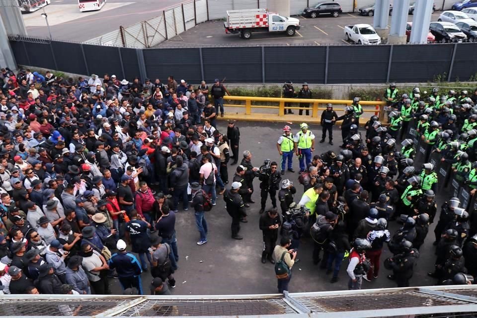 AMLO tachó de provocación orquestada la protesta de Policías Federales ayer en el AICM, luego que esta coincidió con llegada de Evo Morales.
