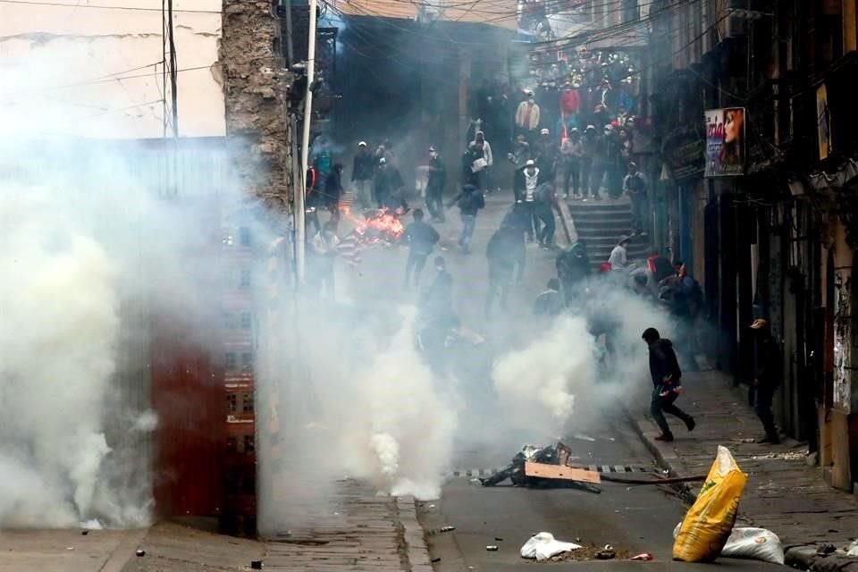 Fuerzas de seguridad de Bolivia reprimieron las manifestaciones en La Paz.