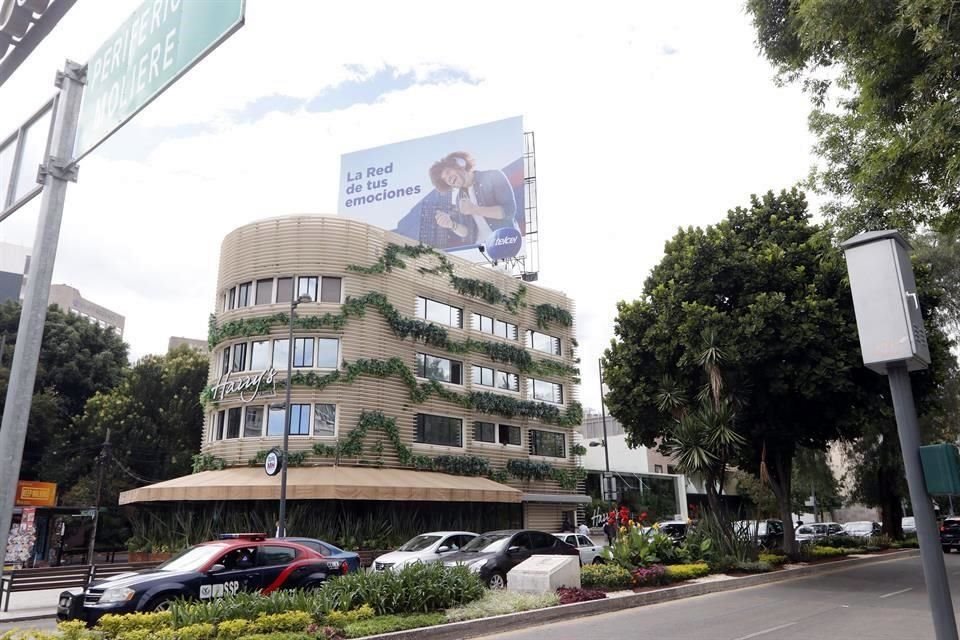 Espectacular en Presidente Masaryk, esquina Arquímedes.