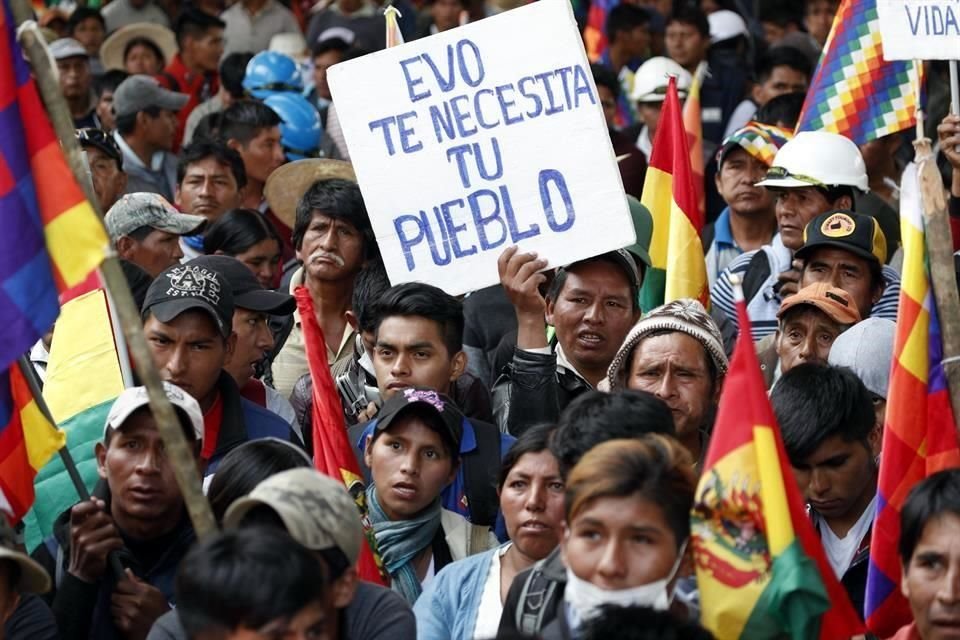 Los manifestantes en La Paz pedían el retorno de Evo Morales a Bolivia.