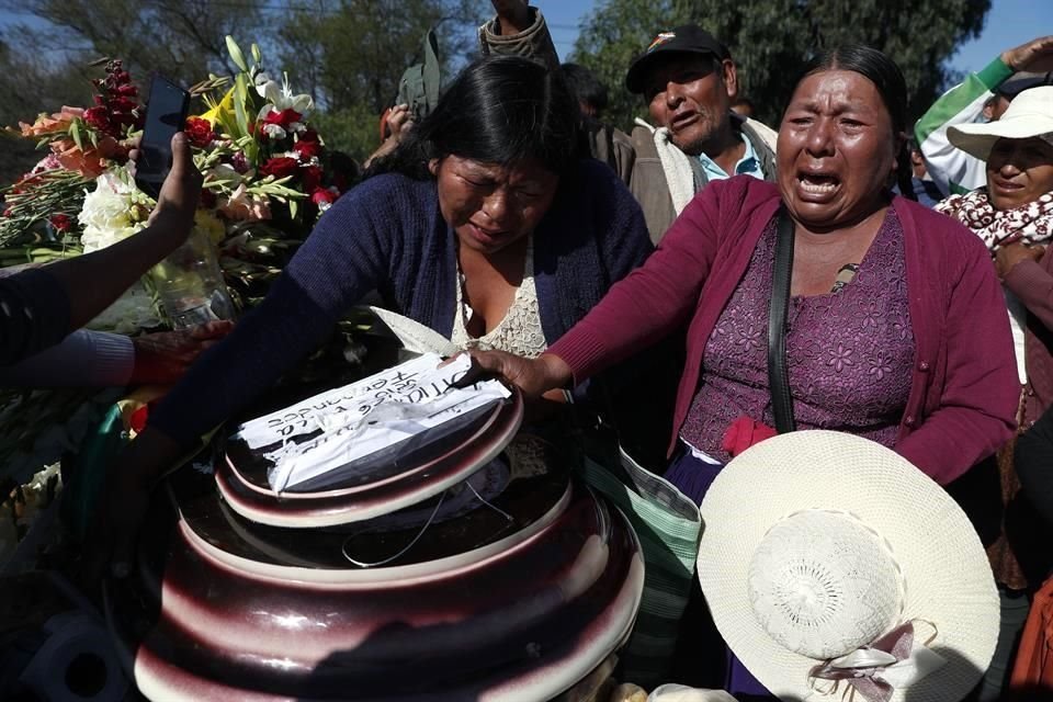 Los fallecidos fueron despedidos por familiares y vecinos este sábado.