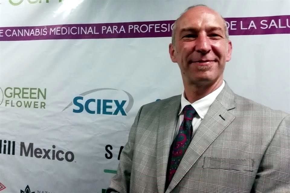 Gady Zabicky, psiquiatra experto en adicciones, destacó la importancia de la divulgación de la evidencia científica y las investigaciones novedosas sobre el uso medicinal de la mariguana.