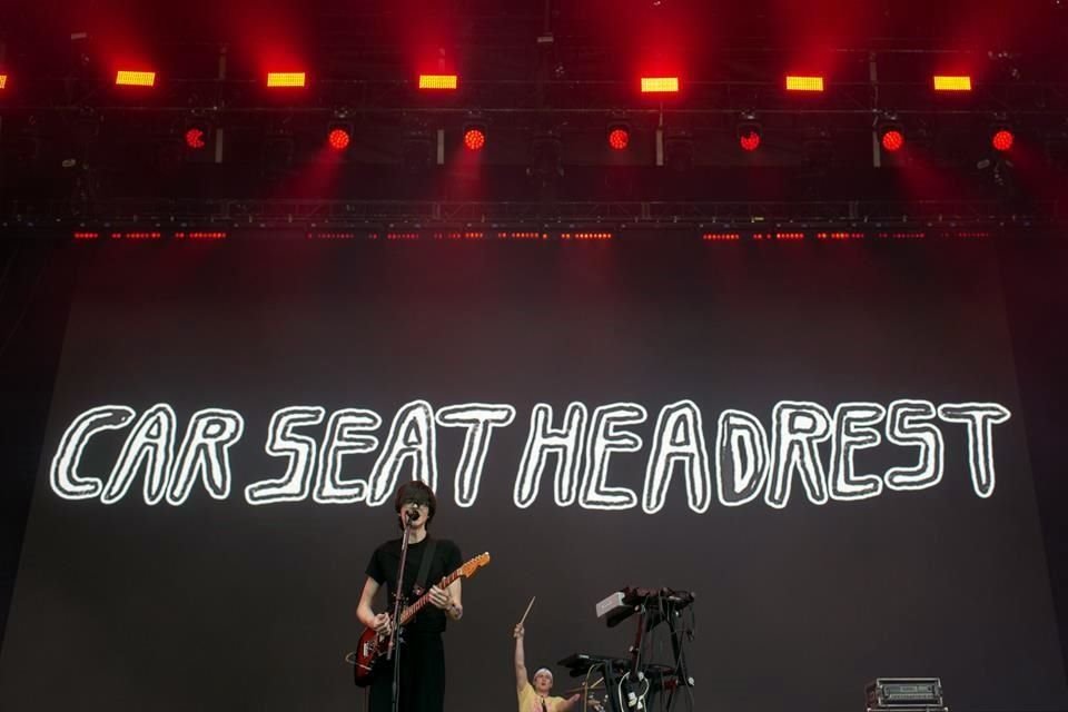 Cat Seat Headrest en su presentación durante el Festival Corona Capital.