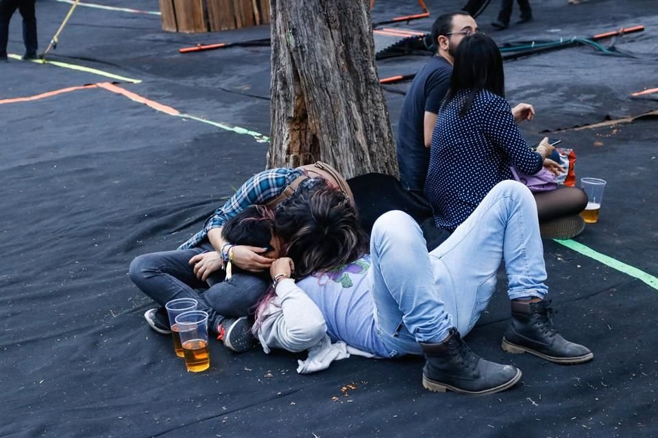 Algunos asistentes aprovecharon para curarse la cruda del día anterior.