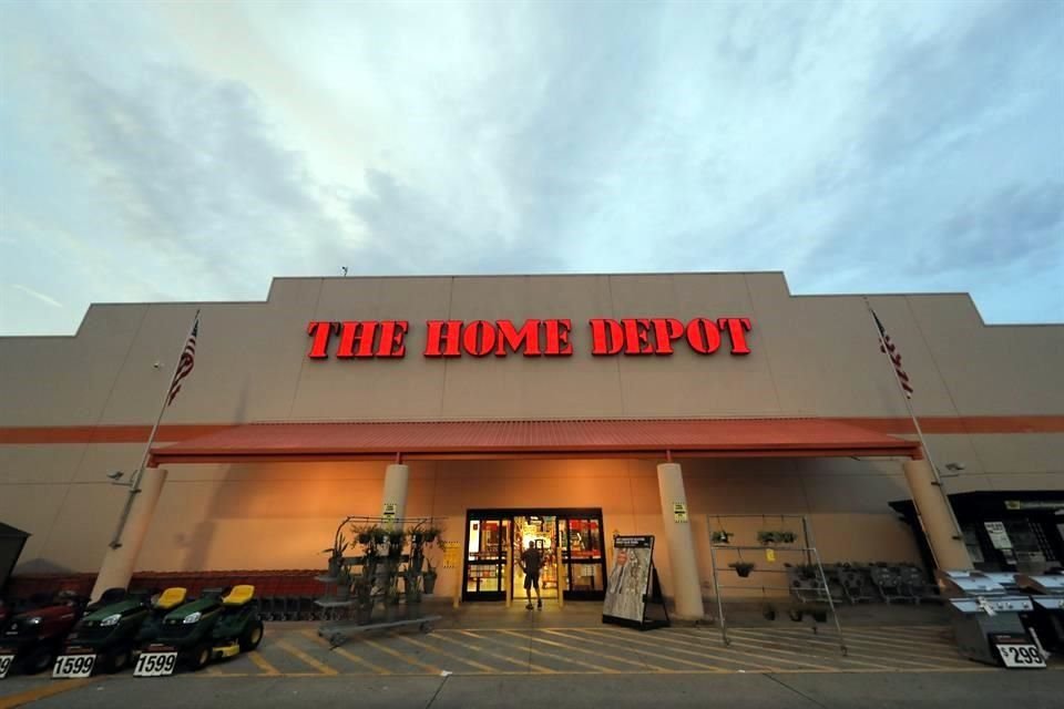 En 2019, The Home Depot abrió dos nuevas unidades en el País.