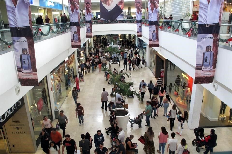 Cuatro personas fueron detenidas por robar en centros comerciales.