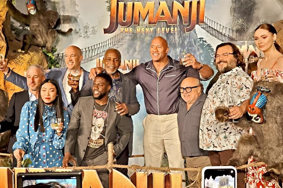 Con tequila, el elenco de la nueva cinta, 'Jumanji: Siguiente Nivel', celebró en Los Cabos.
