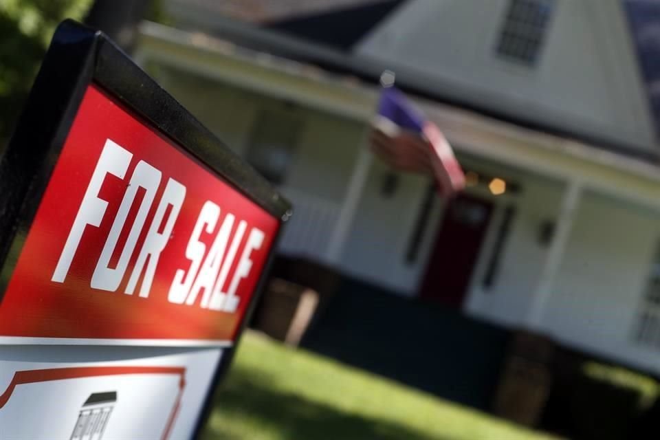 Las ventas de casas usadas subieron más de lo esperado el mes pasado.