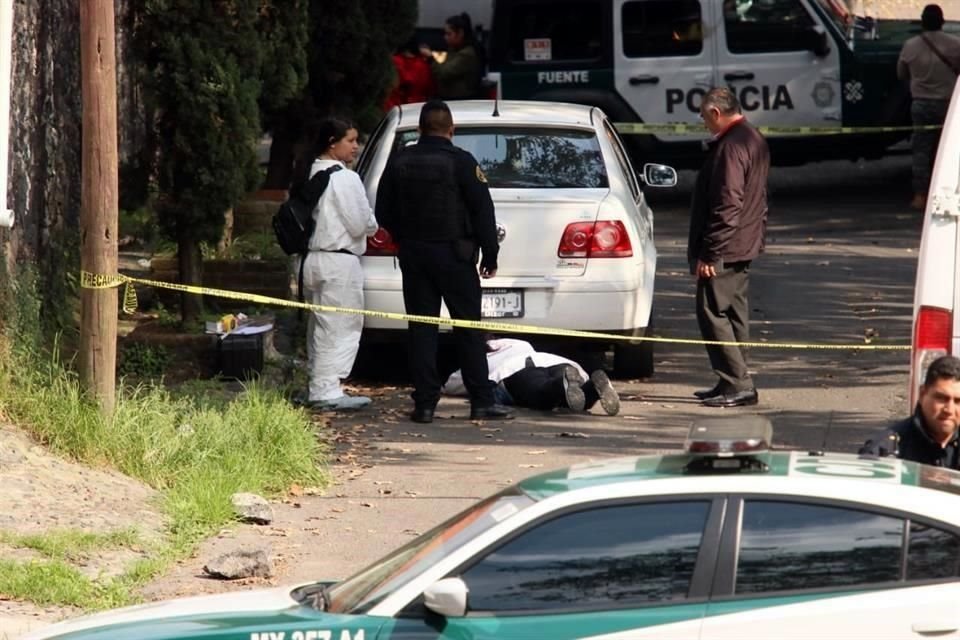 Peritos de la Procuraduría General de Justicia (PGJ) llegaron para recabar evidencias en el punto.