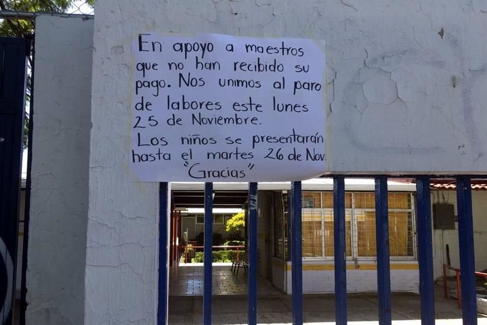Este letrero fue colocado en la Escuela Primaria Federalizada Anáhuac Turno Matutino / Mariano Matamoros Turno Vespertino, en Avenida Aurelio Ortega.