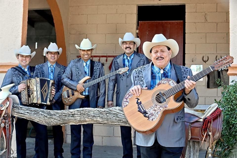 Rosendo Cantú habla sobre sus anécdotas con los Cadetes de Linares, grupo integrado originalmente por Homero Guerrero y Lupe Tijerina.