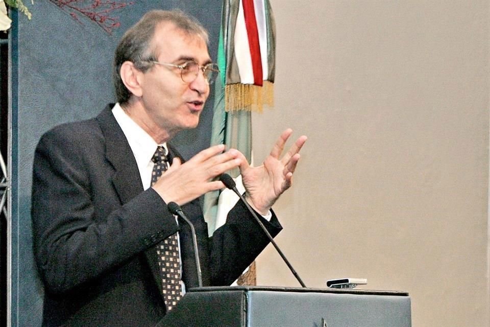 Héctor García-Molina durante una conferencia que dictó en el Tec, en el 2006.