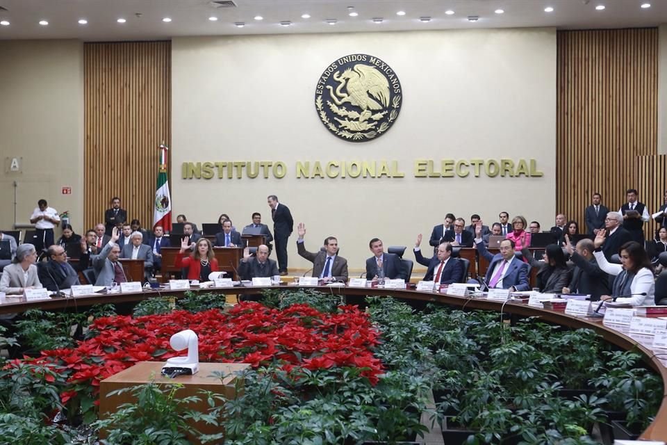 El grupo de legisladores propone rotar la presidencia del instituto.