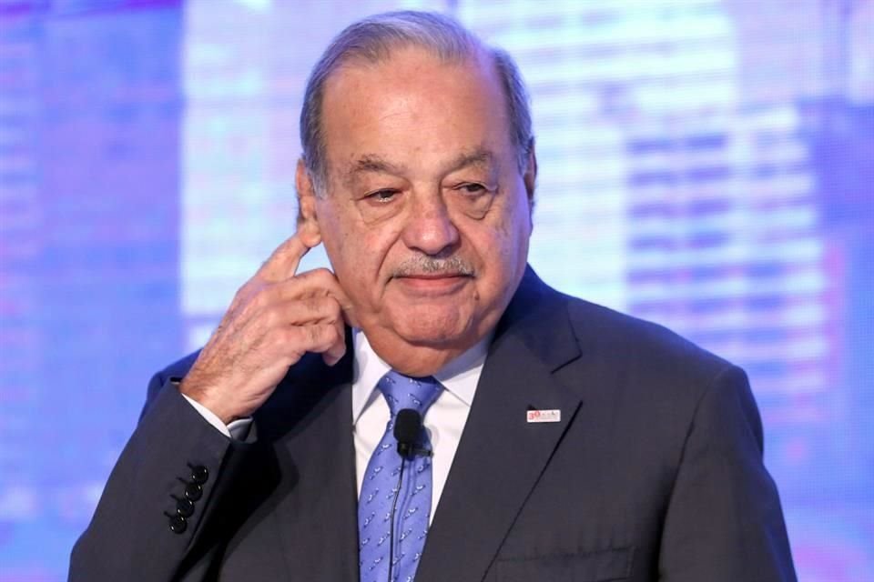 Carlos Slim es la persona 21 más rica del mundo con una fortuna de 57 mil 600 millones de dólares, según el Índice de multimillonarios de Bloomberg.