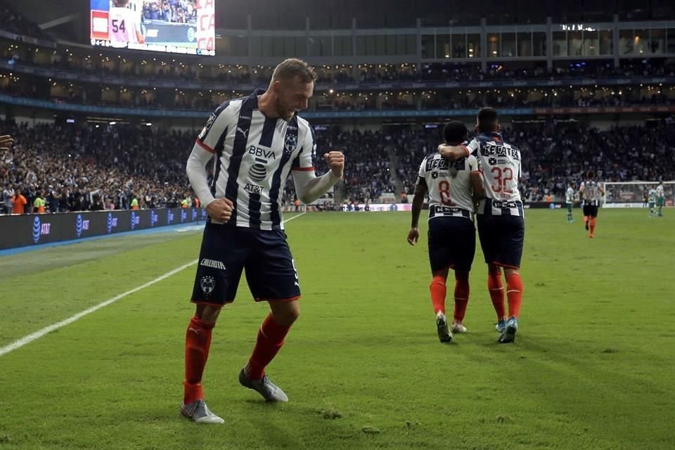 Vincent Janssen agradeció el gesto de Nicolás Sánchez de cederle el penal para el 4-2.