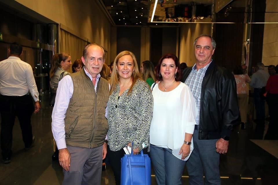 Gilberto Casillas, Rebeca Garza, Elisa Mendoza e Iker Letechipia