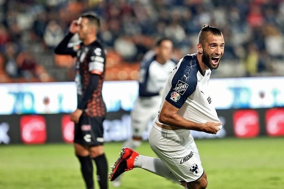 Nicolás Sánchez le hizo dos goles a Pachuca, ya con Antonio Mohamed en el banquillo de Rayados.