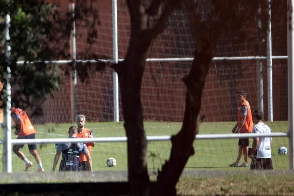 Rodolfo Pizarro iniciaría en la banca para la vuelta de los Cuartos.