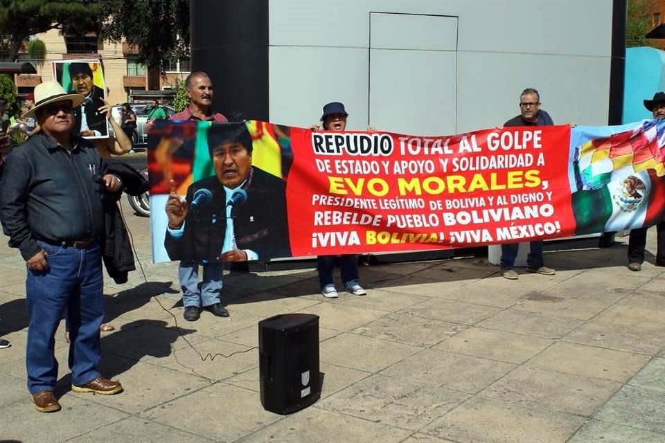 Hubo de todo, incluso, un grupo de manifestantes en pro de Evo Morales.