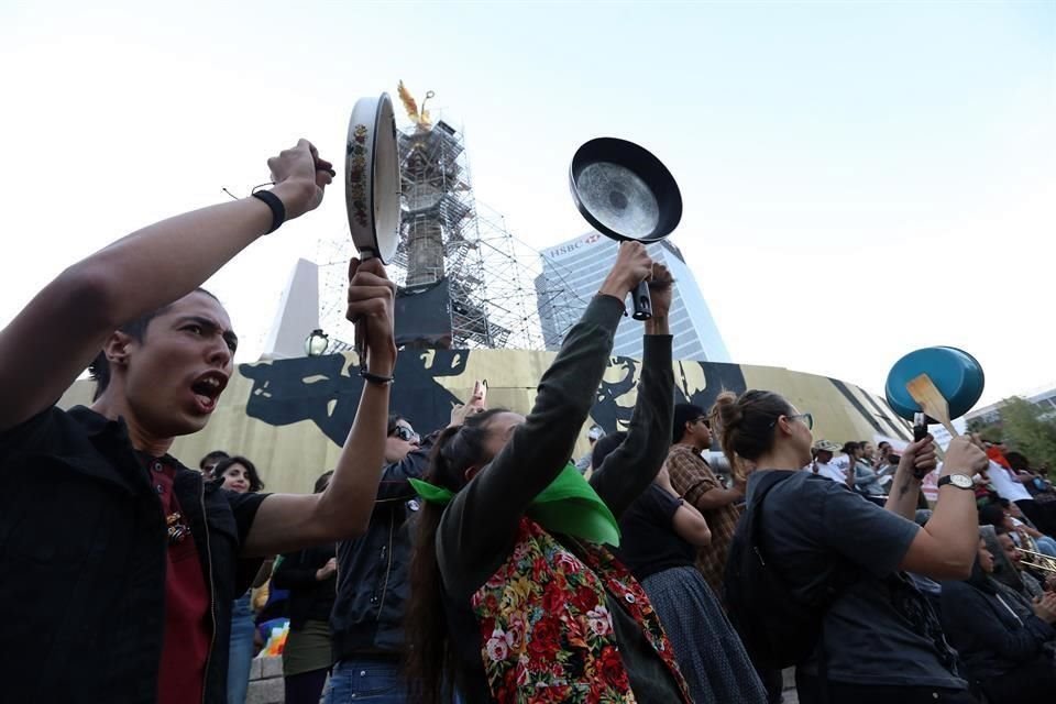 La protesta se realizó en el Ángel de la Independencia.