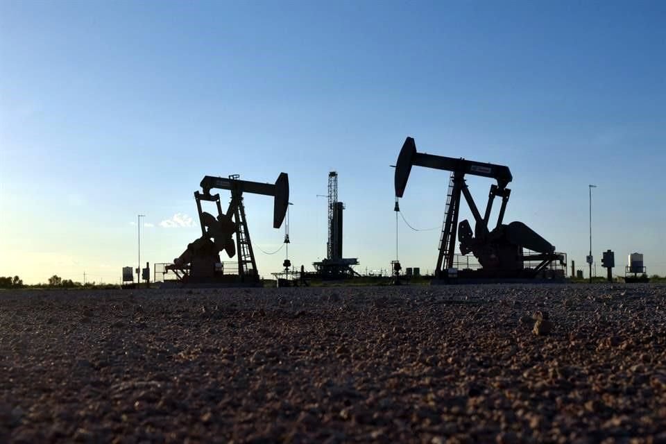 Los inventarios de petróleo en EU cayeron 5.47 millones de barriles la semana pasada, dijo la AIE.