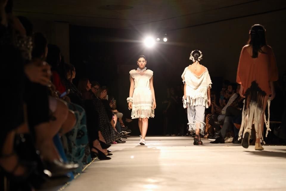 Pasarela de Ale Raw