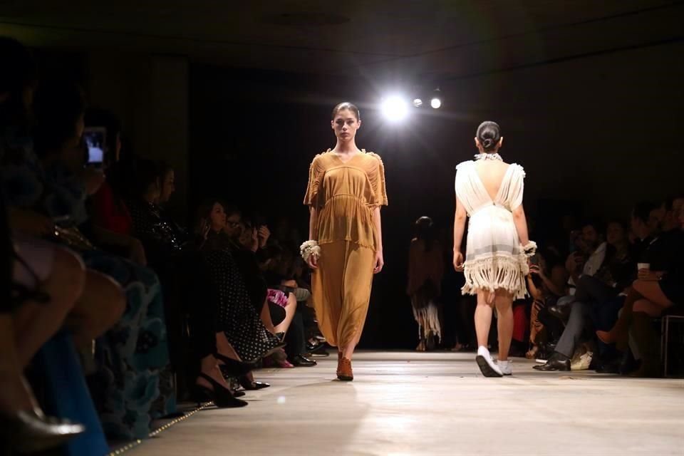 Pasarela de Ale Raw