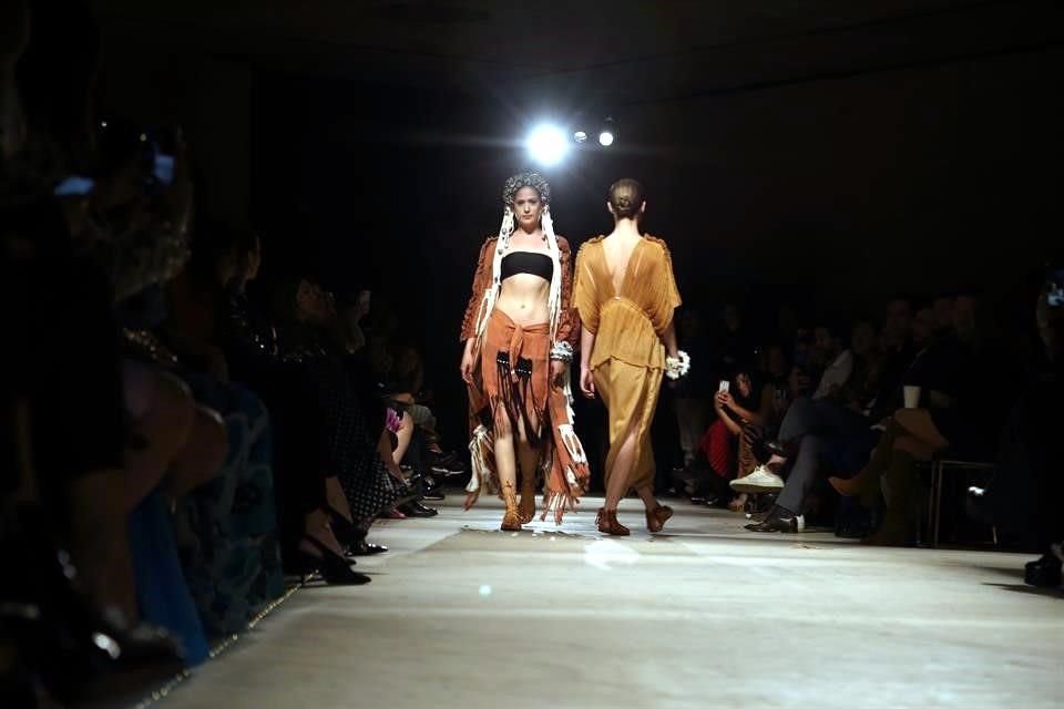Pasarela de Ale Raw