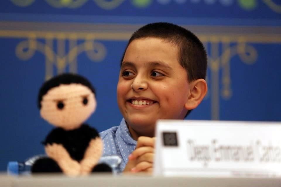 Diego Emmanuel Carbajal Lynn, de 11 años de edad, forma parte de la comunidad booktuber.