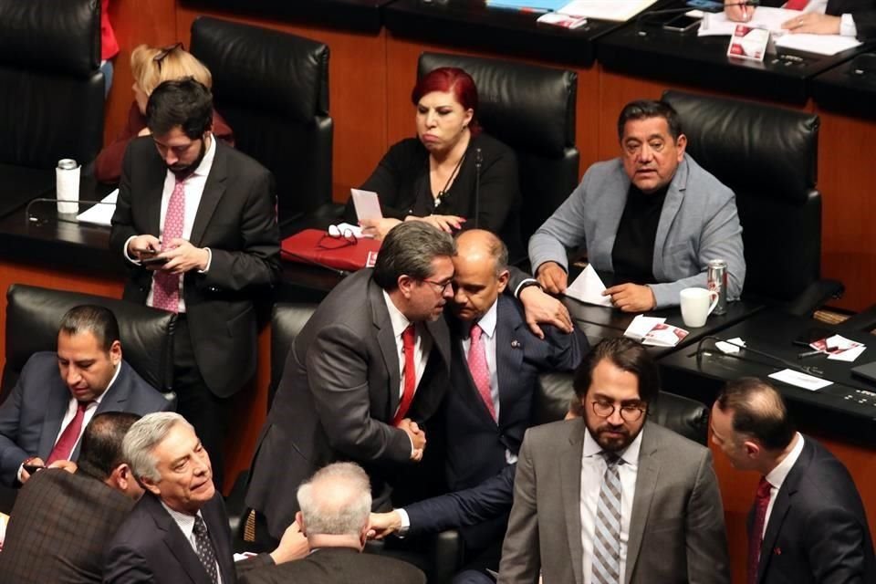 Los senadores otorgaron a los órganos legislativos la facultad de adoptar resoluciones, generar los documentos necesarios para esos efectos y, en su caso, remitirlos a instancias correspondientes.