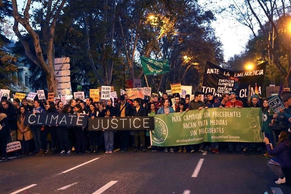 La movilización busca presionar a los gobiernos para que tomen medidas urgentes contra el cambio climático.