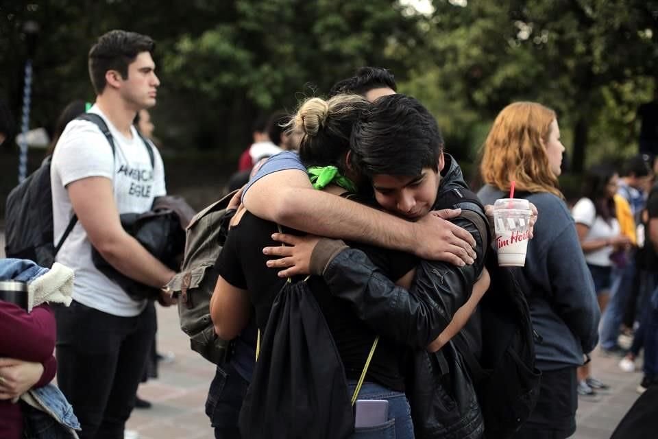 En un ambiente emotivo recordaron a las víctimas de la violencia de género e hicieron conciencia para erradicar este flagelo de la sociedad.