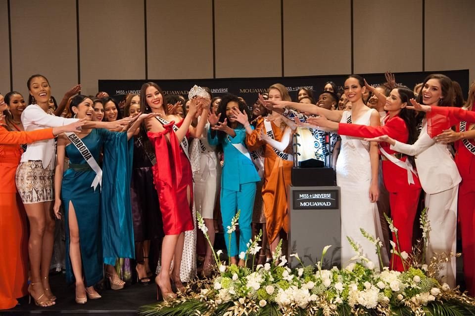 Las 90 participantes durante las rondas previas de Miss Universo 2019.
