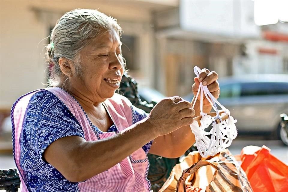 María Pablo Espinosa dice que ha pasado meses sin acudir al centro de Chilapa a vender sus artesanías debido a la violencia.