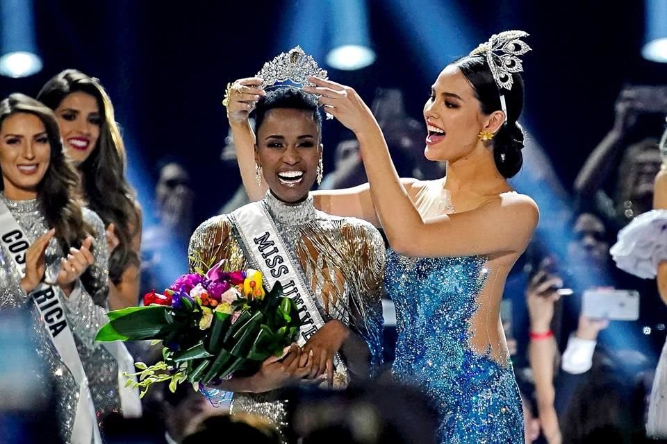 Zozibini Tunzi, de Sudáfrica, es la nueva reina de belleza mundial.