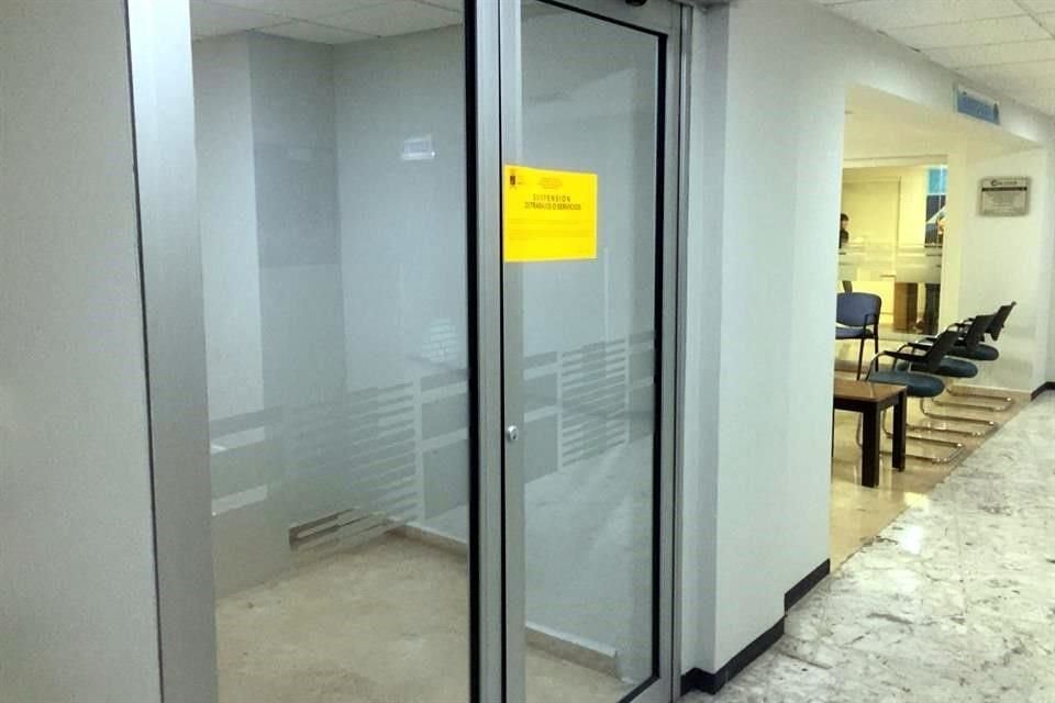 Secretaría de Salud Estatal suspendió la clínica donde realizaron la cirugía estética a Carolina Sada.