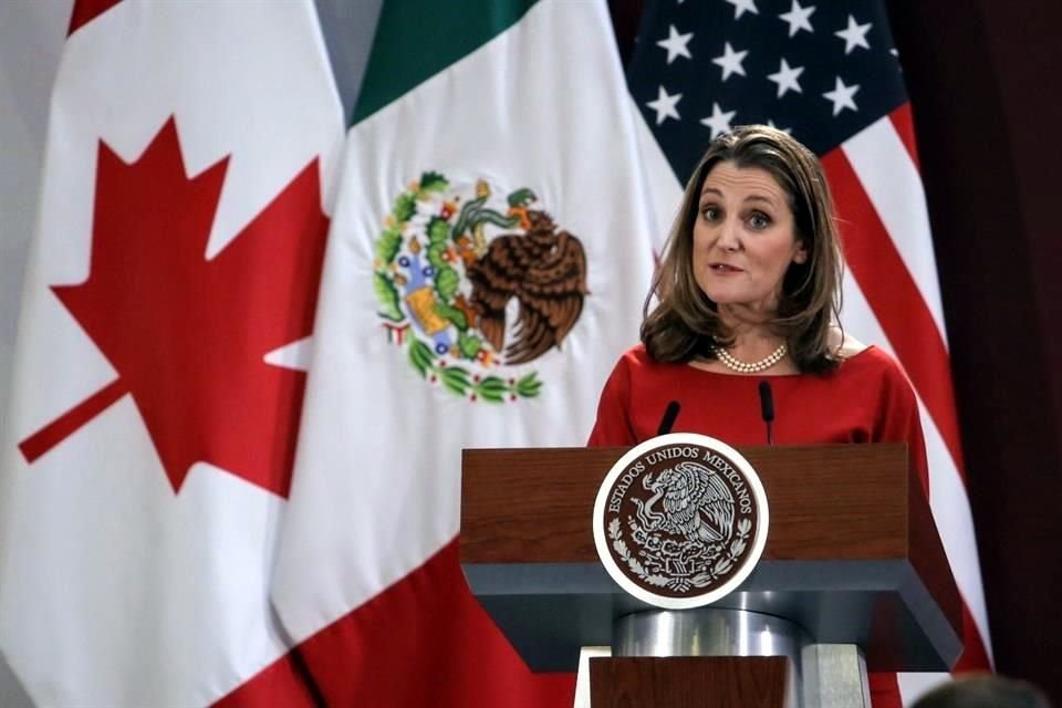 Chrystia Freeland, viceprimer Ministra de Canadá, en la firma del T-MEC entre México, EU y Canadá.