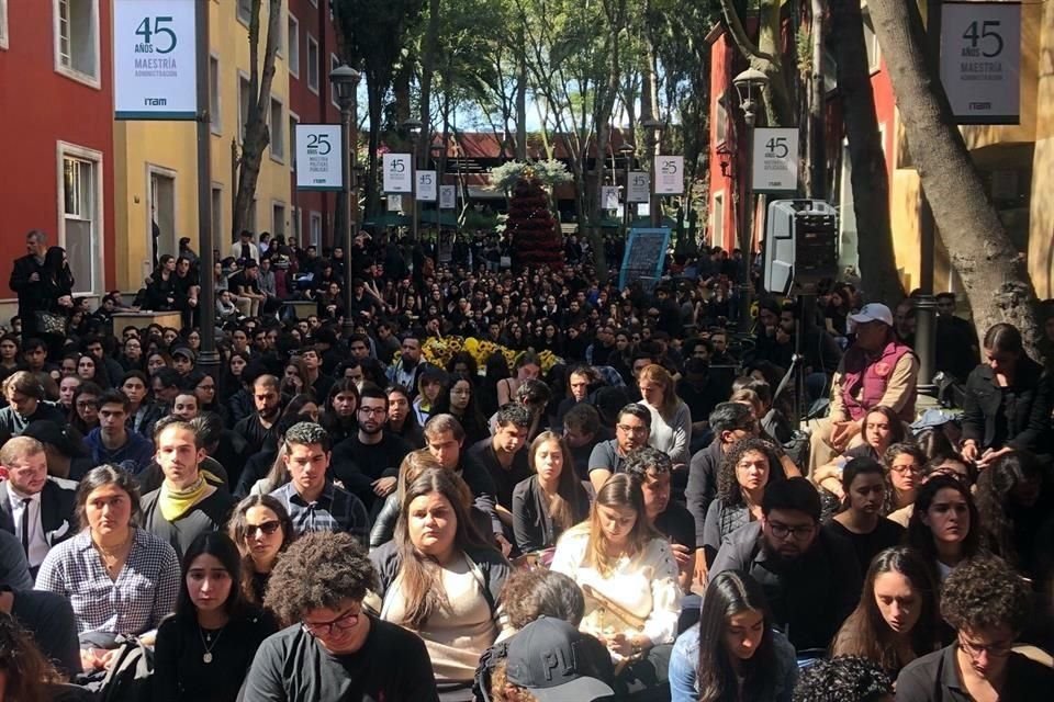 'Atiendan la salud mental de sus estudiantes  @ITAM_mx. Necesitan servicios efectivos y gratuitos como las universidades de excelencia en todo el mundo', tuiteó @PauSaRoja