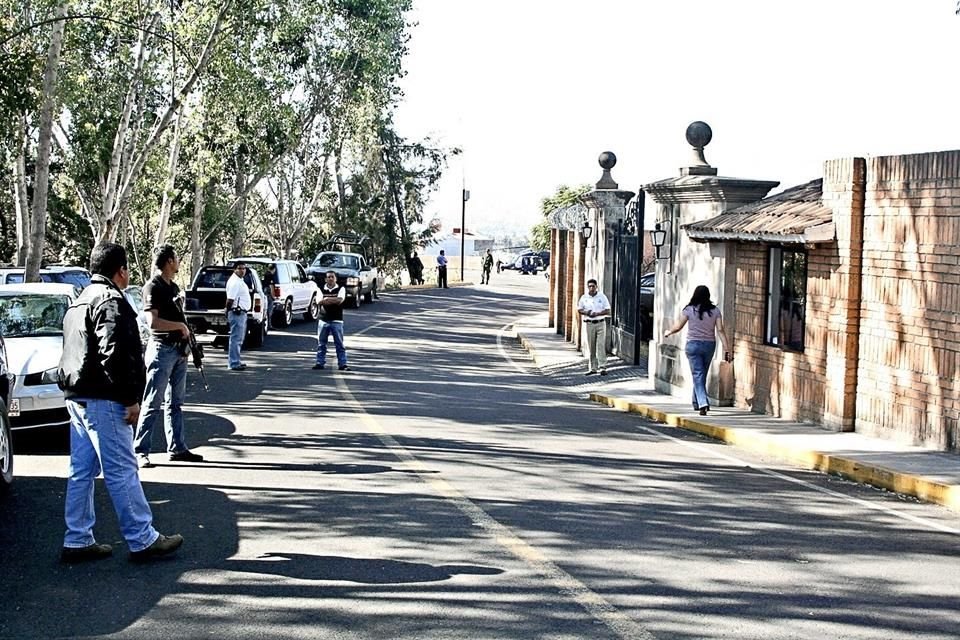 El perredista Silvano Aureoles vive en su casa oficial en Michoacán.