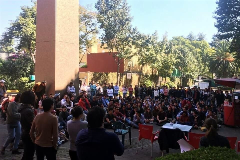 La asamblea de los estudiantes duró más de 9 horas.